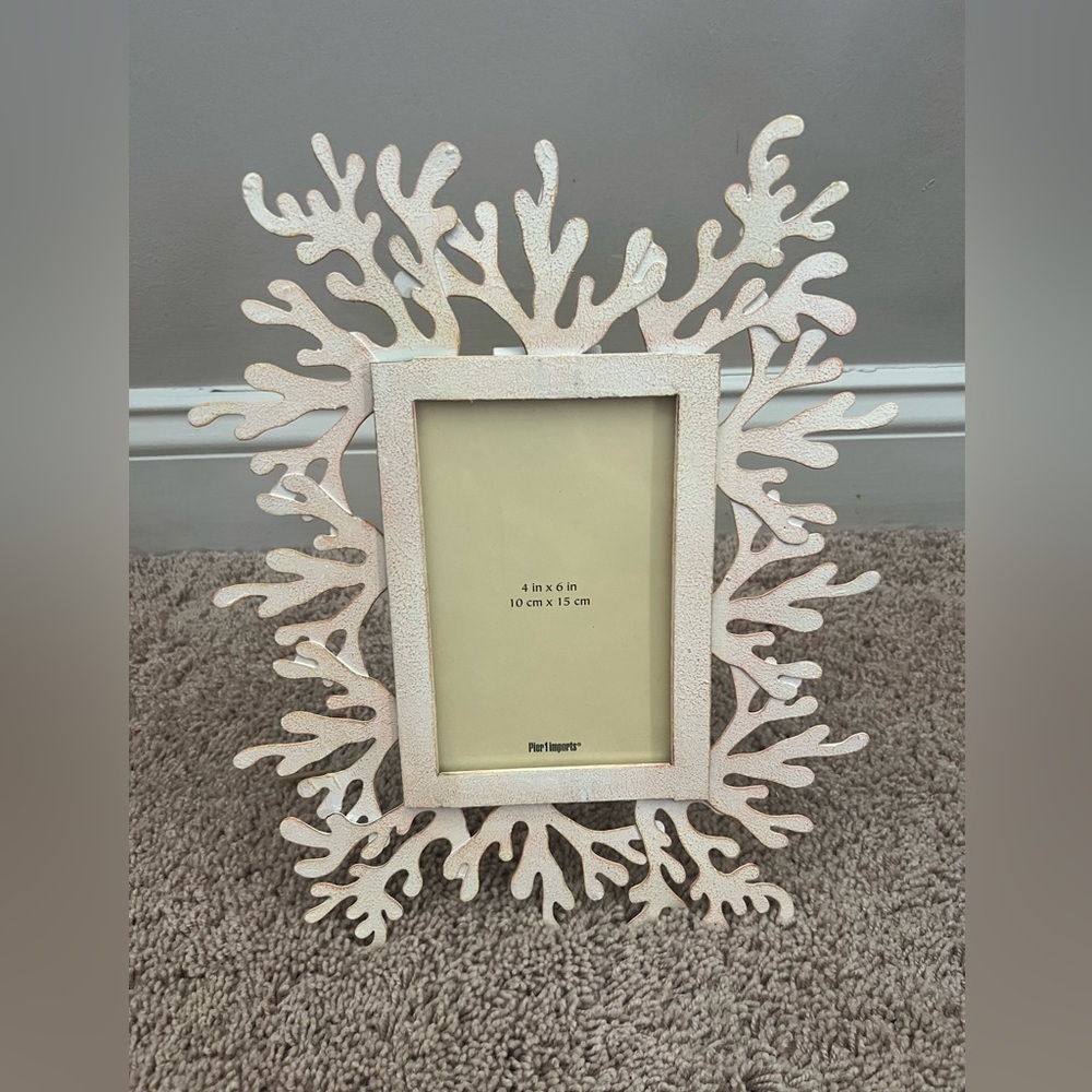 New in box pier 1 picture frame 4 x 6 table top coral beach ocean cream metal - Picture 11 of 11